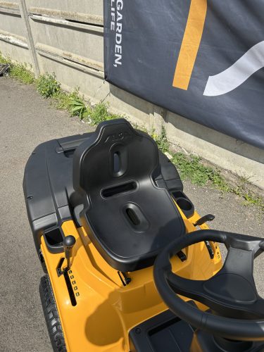 STIGA fűgyűjtős fűnyíró traktor ESTATE 384 M