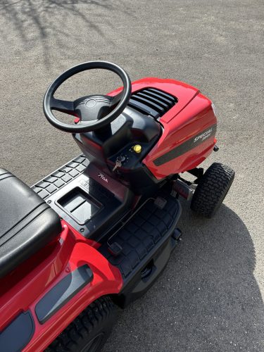 SPECIAL 384 H fűgyűjtős fűnyíró traktor