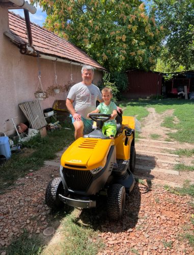 STIGA fűgyűjtős fűnyíró traktor ESTATE 598 W