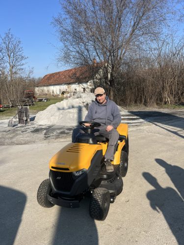 STIGA fűgyűjtős fűnyíró traktor ESTATE 598 W
