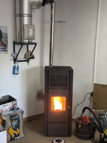 Nia pellet kályha (15,4 kW) Légcsatornázható 2 csatornával