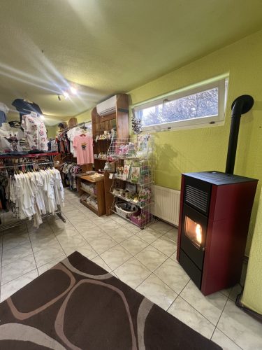 Nia pellet kályha (15,4 kW) Légcsatornázható 2 csatornával