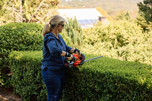 ECHO DHC-310/60 akkumulátoros sövényvágó (4 Ah akkumulátorral és töltővel)